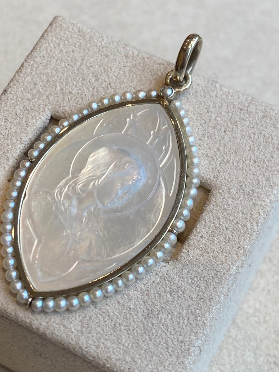 Mother Of Pearl & Pearl Religious Medal-photo-3