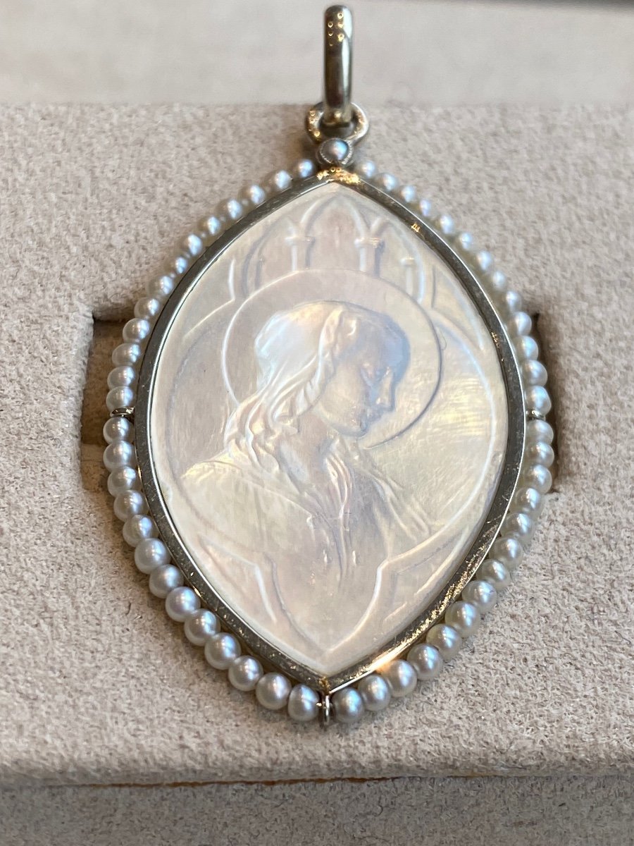 Mother Of Pearl & Pearl Religious Medal-photo-1