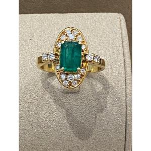 Marquise Ring In Yellow Gold Adorned With An Emerald And Diamonds 