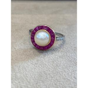 Old Ring Adorned With A Cultured Pearl Of Calibrated Ruby And Diamonds