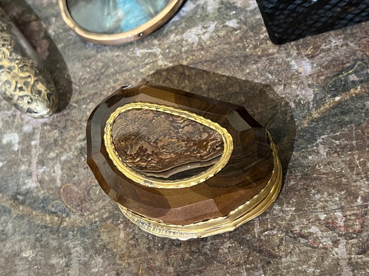 18th Century Agate And Pomponne Snuffbox -photo-2