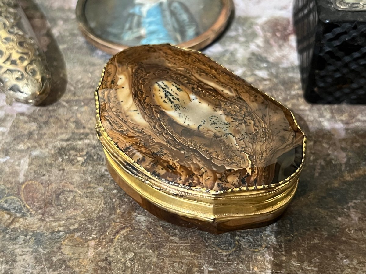 18th Century Agate And Pomponne Snuffbox -photo-2