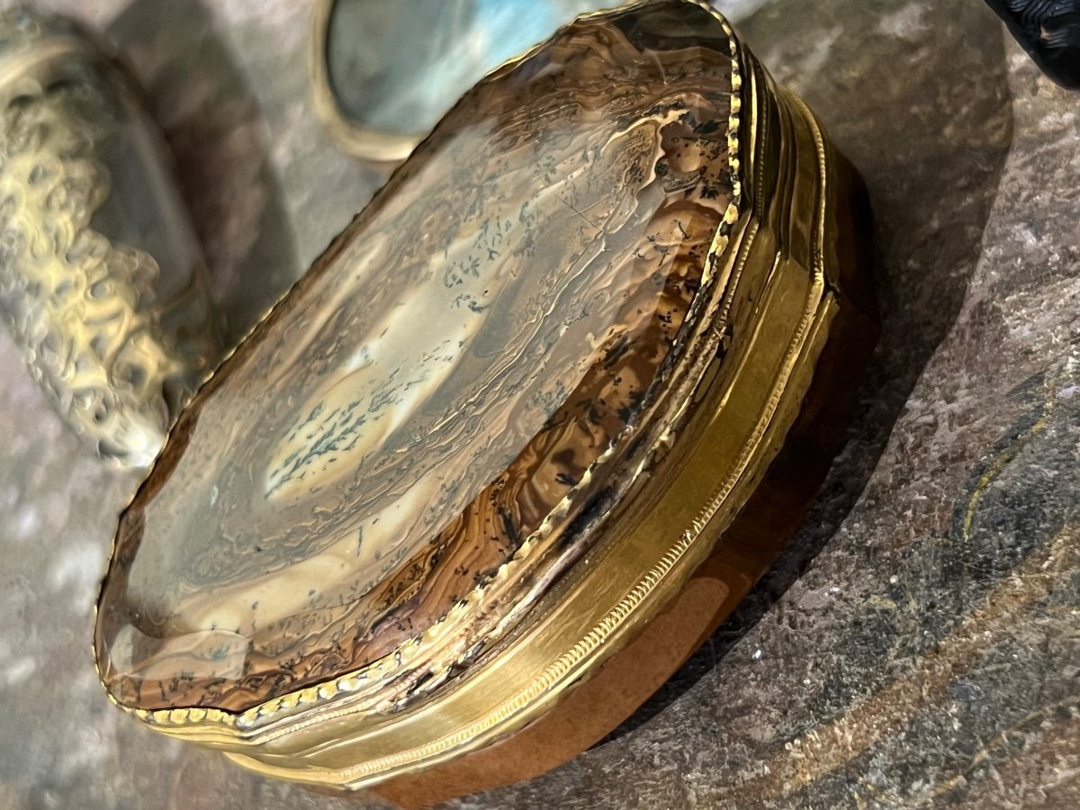 18th Century Agate And Pomponne Snuffbox 