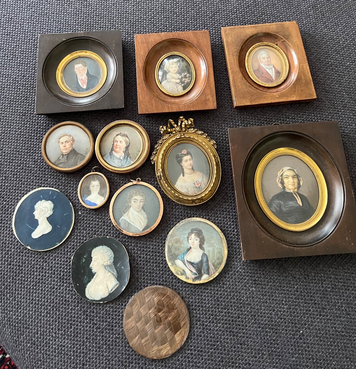 Lot De Portraits Miniature 18eme 19eme 