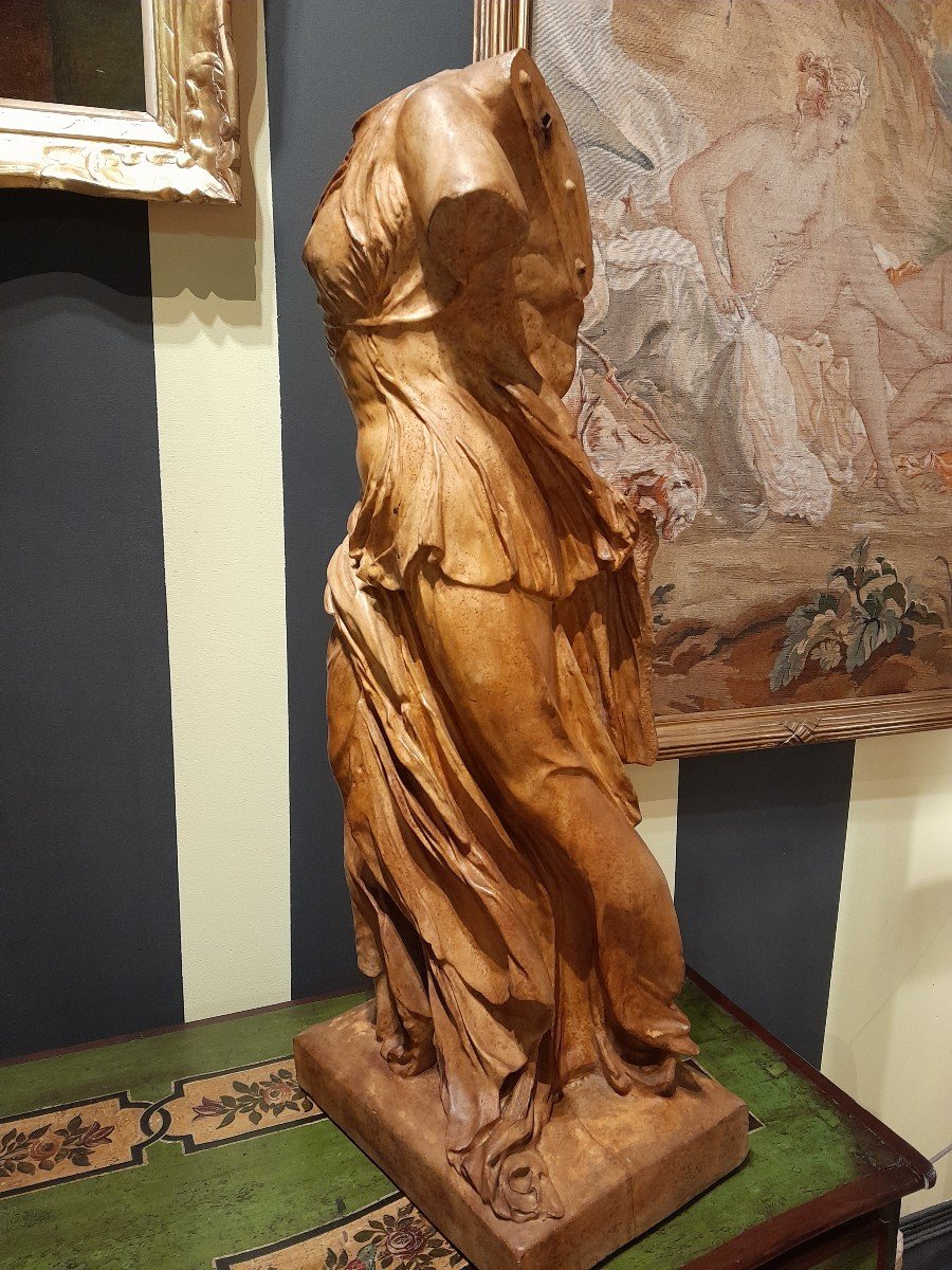 Sculpture Of The Winged Victory Of Samothrace-photo-6