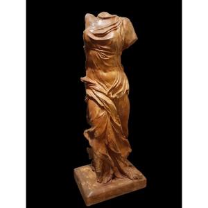 Sculpture De La Victoire De Samothrace