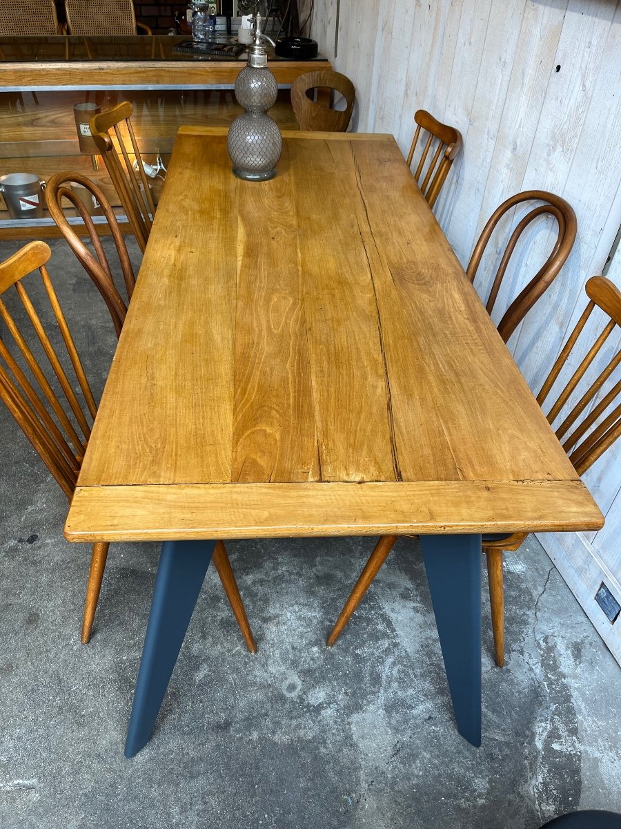 Table -photo-3