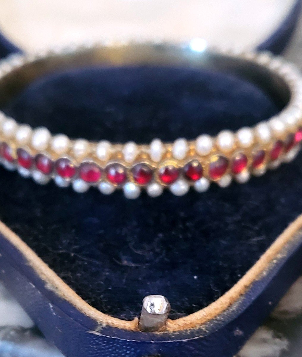 Empire -  Bangle Set With Garnets And Pearls -photo-4