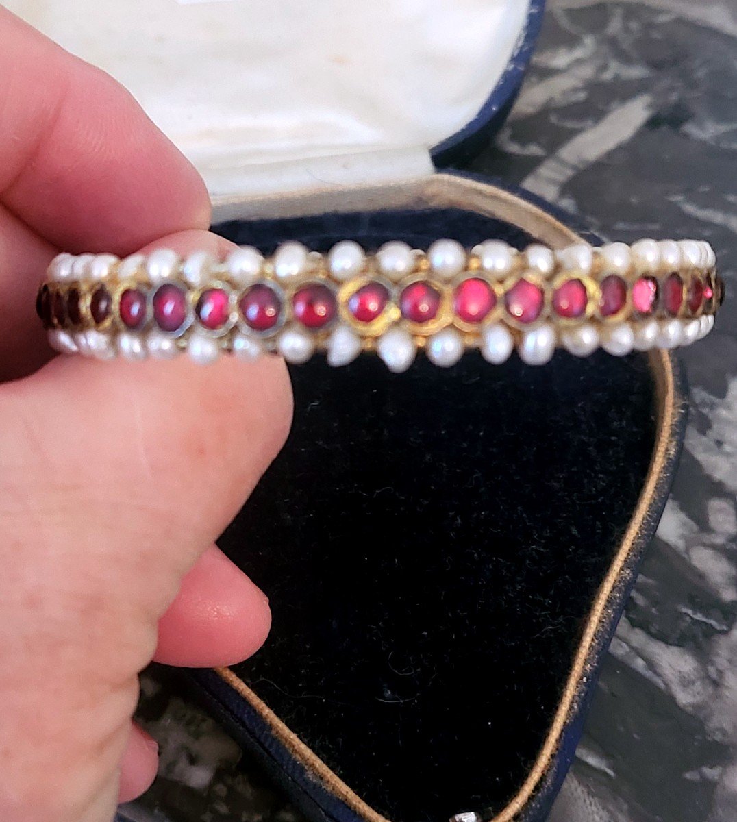 Empire -  Bangle Set With Garnets And Pearls -photo-3