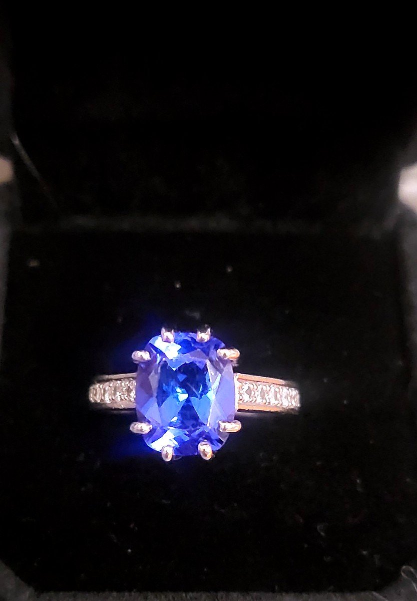 Vintage 18ct White Gold Ring Set With Tanzanite And Diamonds -photo-2