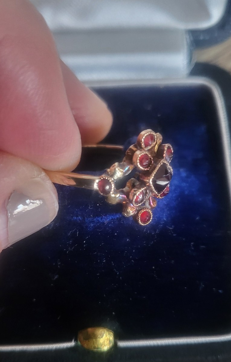 Empire-consulate Antique 18ct Gold Ring With Garnets 