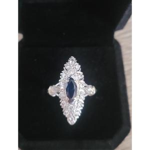 Bague  Vintage " Navette" En Or Blanc 18ct Sertie d'Un Saphir Et De Diamants 