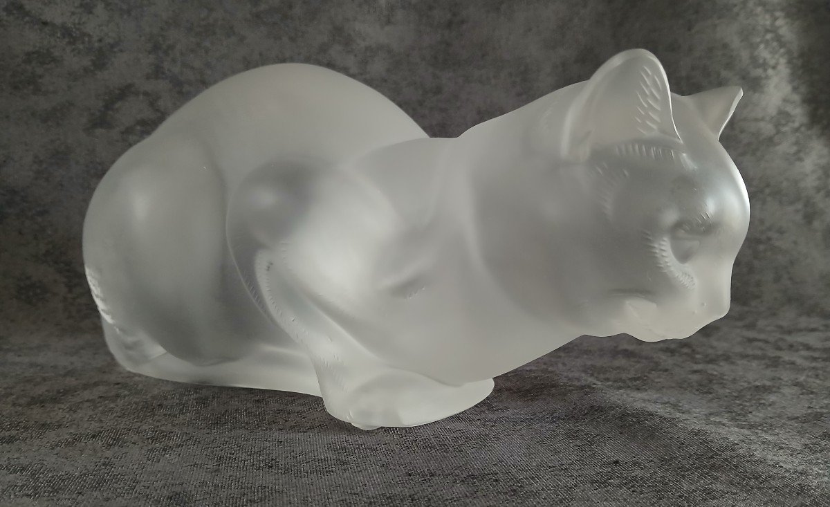 Lalique - Grand Chat couché En Cristal Dépoli - 24cm