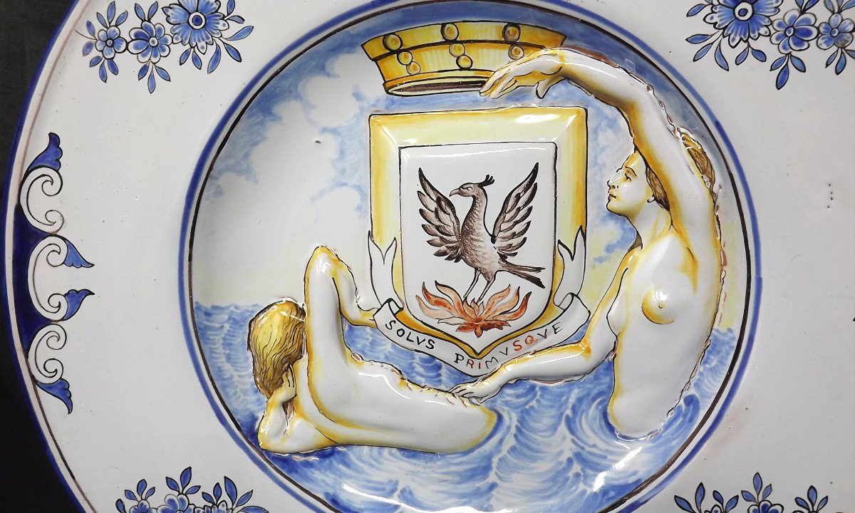 Grand Plat En Faience De Nevers Décor De Nymphes Et Blason Phoenix-photo-2