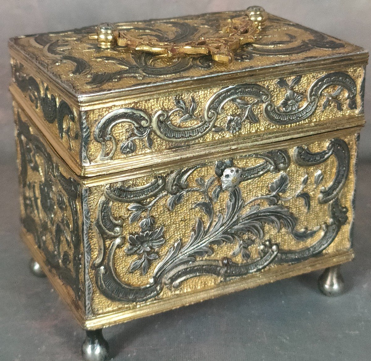 Snuff Box 18th 18th Century Gilt Copper Rocaille Decor