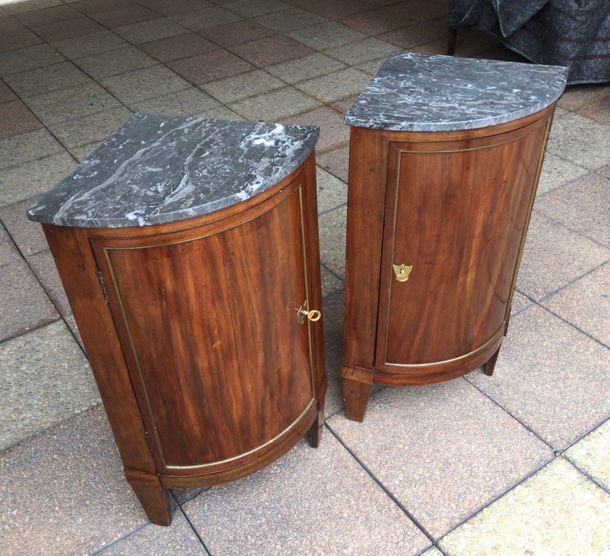 A Pair Of Mahogany Corner Cabinets-photo-2