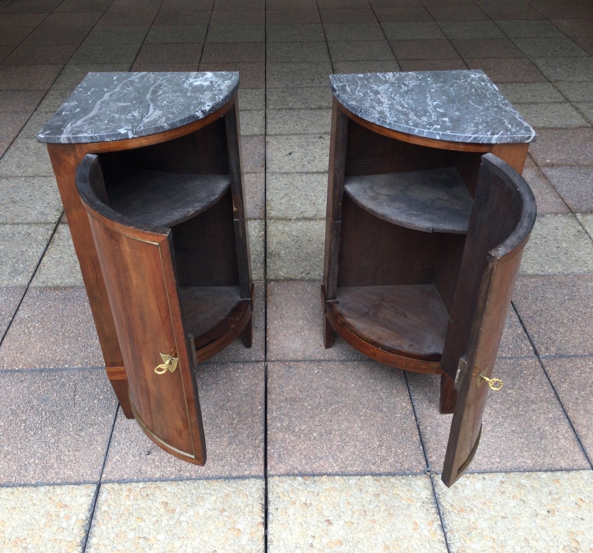 A Pair Of Mahogany Corner Cabinets-photo-4