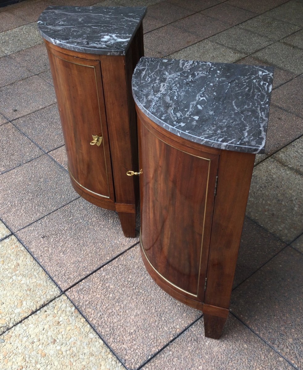 A Pair Of Mahogany Corner Cabinets-photo-1