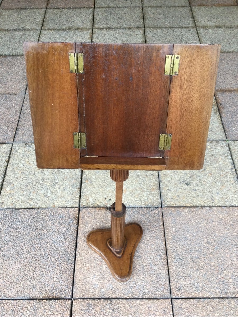 A Small Lectern Or Music Stand-photo-2