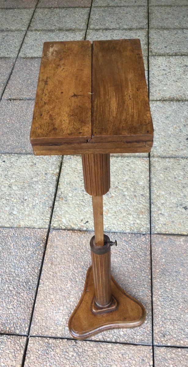 A Small Lectern Or Music Stand-photo-2