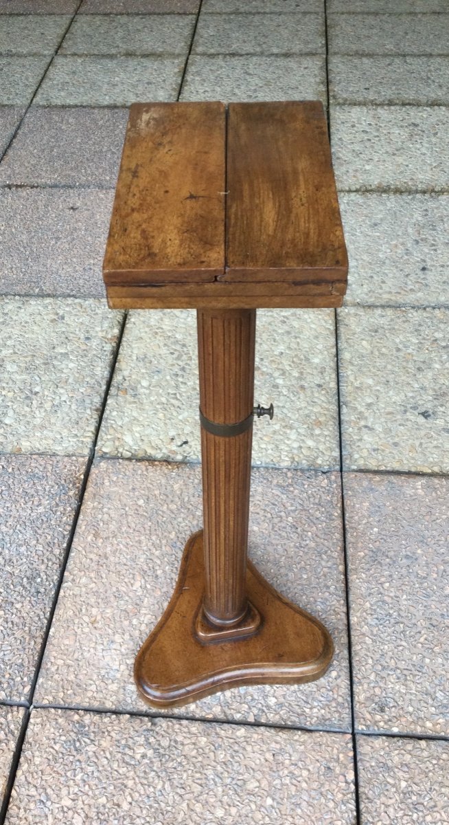 A Small Lectern Or Music Stand-photo-3