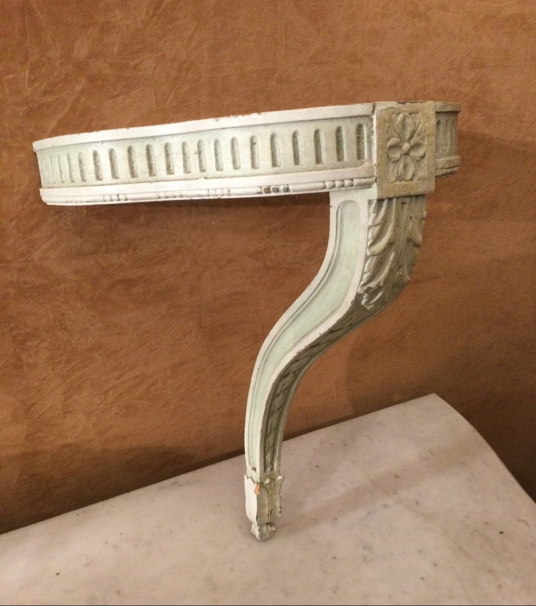 Une  toute  Petite Console Murale De Style Louis XVI-photo-4