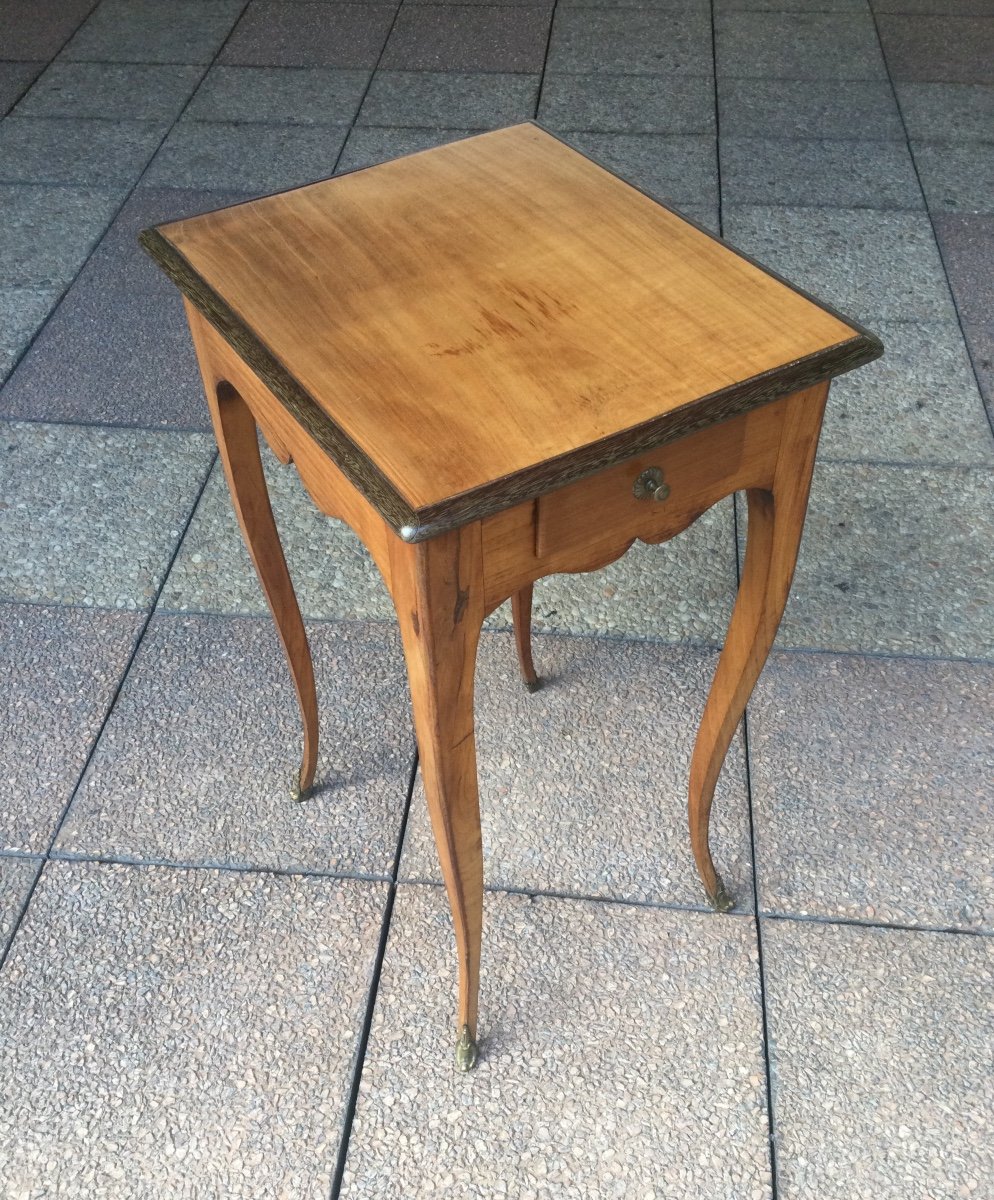 Une Petite Table d'Appoint Louis XV Dans Le Goût De Hache à Grenoble-photo-2