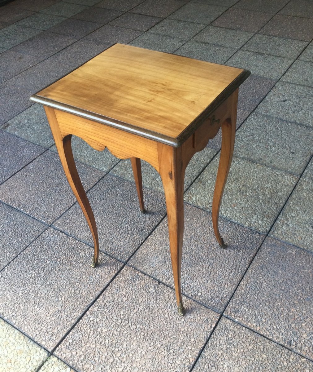 Une Petite Table d'Appoint Louis XV Dans Le Goût De Hache à Grenoble-photo-1