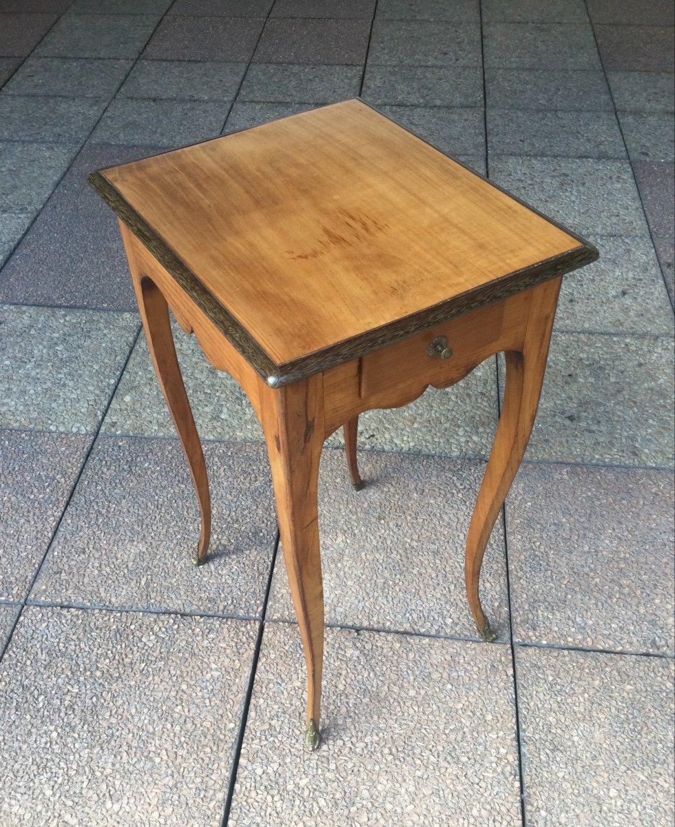 Une Petite Table d'Appoint Louis XV Dans Le Goût De Hache à Grenoble-photo-2