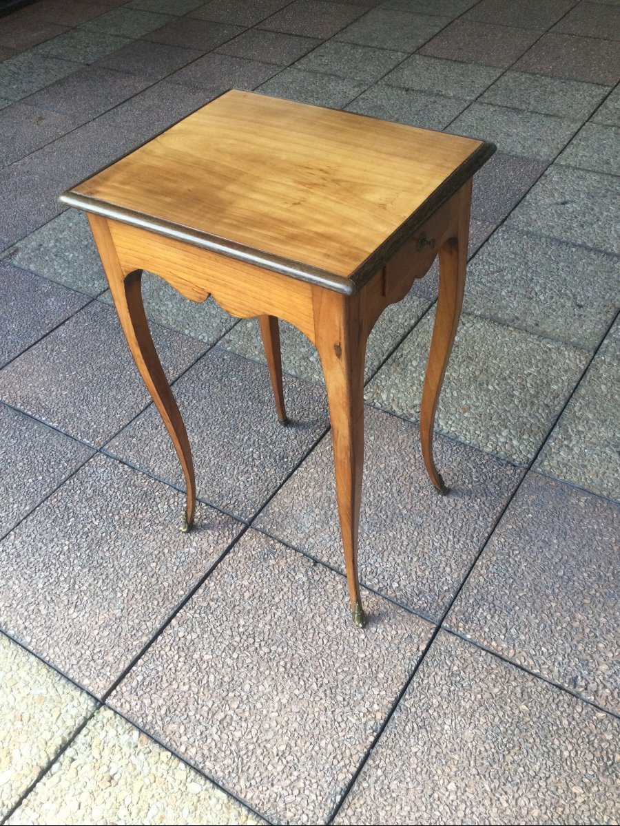 Une Petite Table d'Appoint Louis XV Dans Le Goût De Hache à Grenoble-photo-3