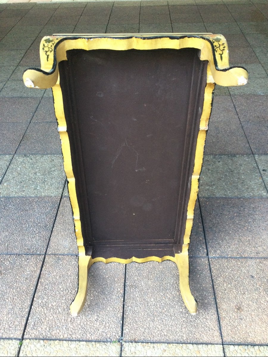 Une Table Basse Dans Le Goût De La Chine En Bois Polychrome-photo-4