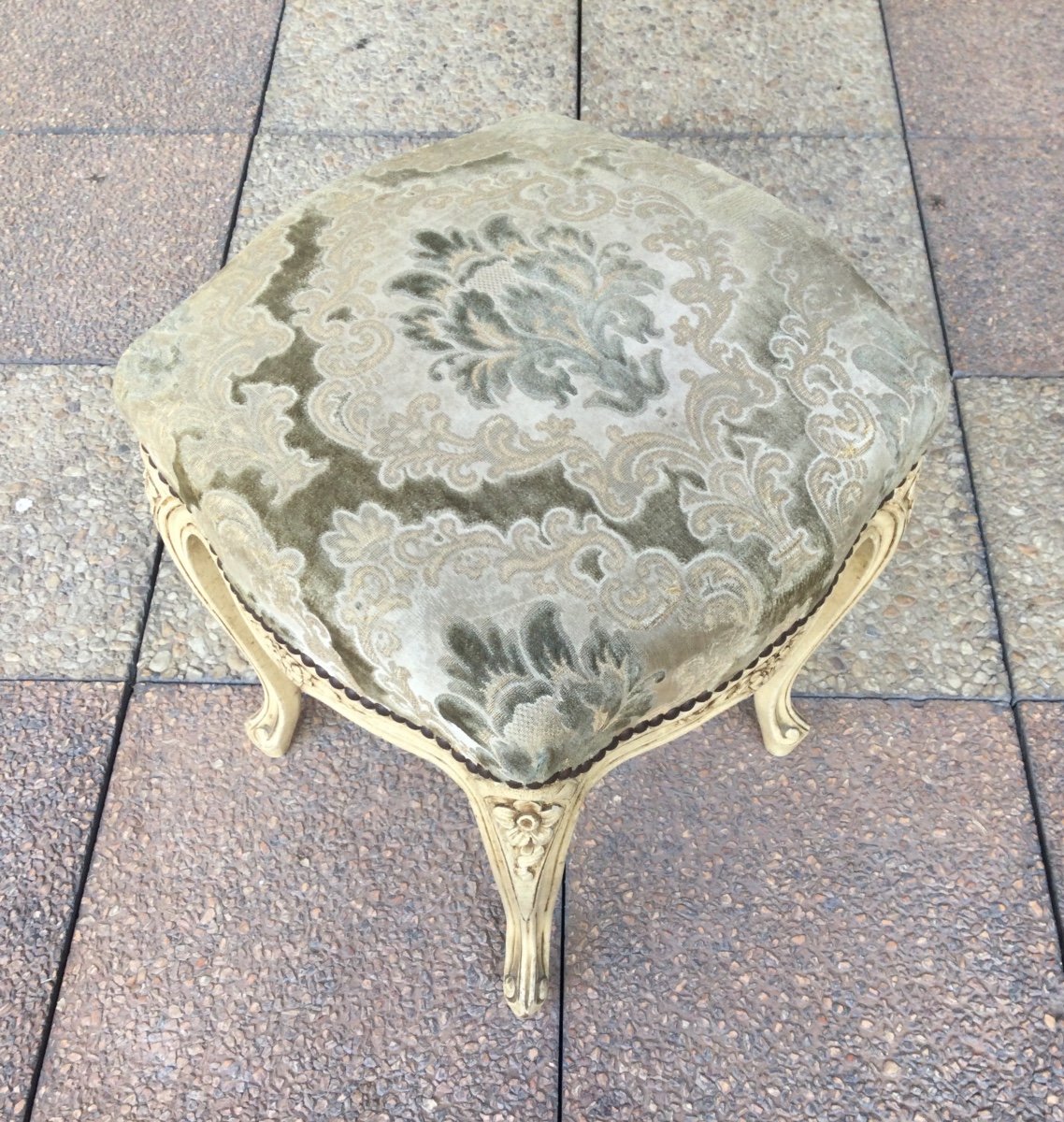 Un Tabouret De Style Louis XV En Bois Peint.-photo-2