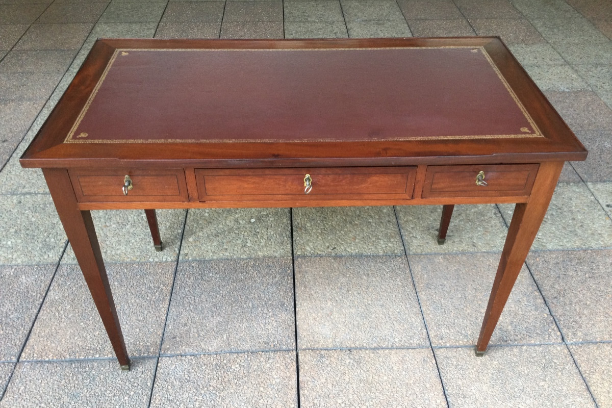 A Flat Mahogany Desk-photo-2