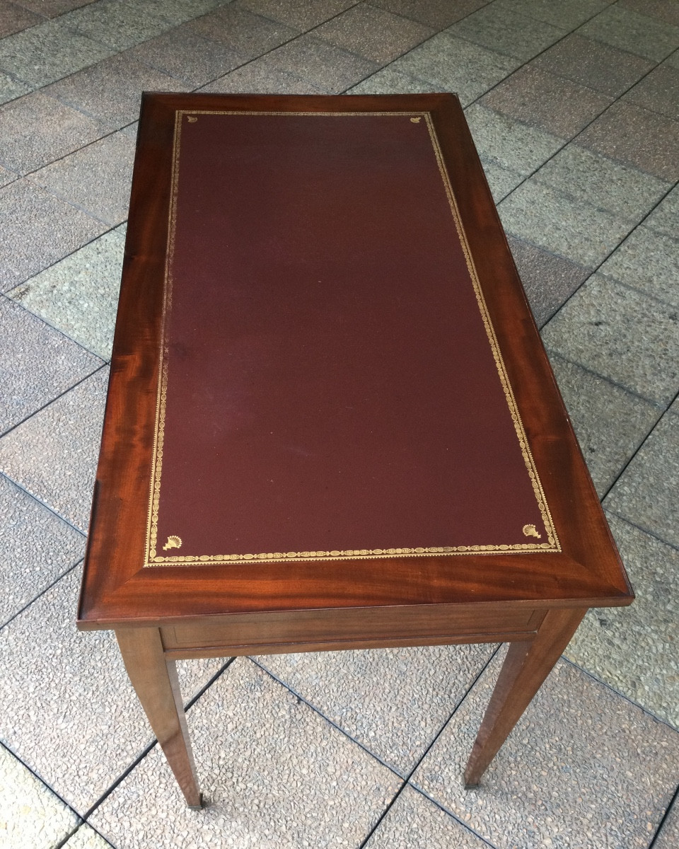 A Flat Mahogany Desk-photo-1