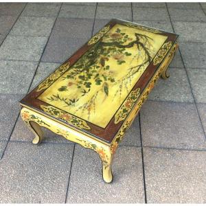 Une Table Basse Dans Le Goût De La Chine En Bois Polychrome