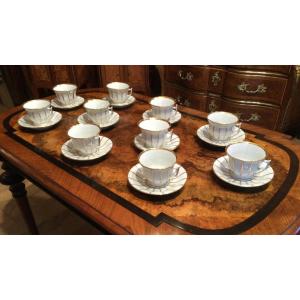 Ensemble de 10 Tasses et leur soucoupes  en Porcelaine De Paris d'époque Louis-philippe