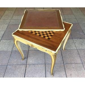 Une Table à Jeux  De Style Louis XV Avec Plateau Marqueté  Et Plateau Amovible Et Réversible.