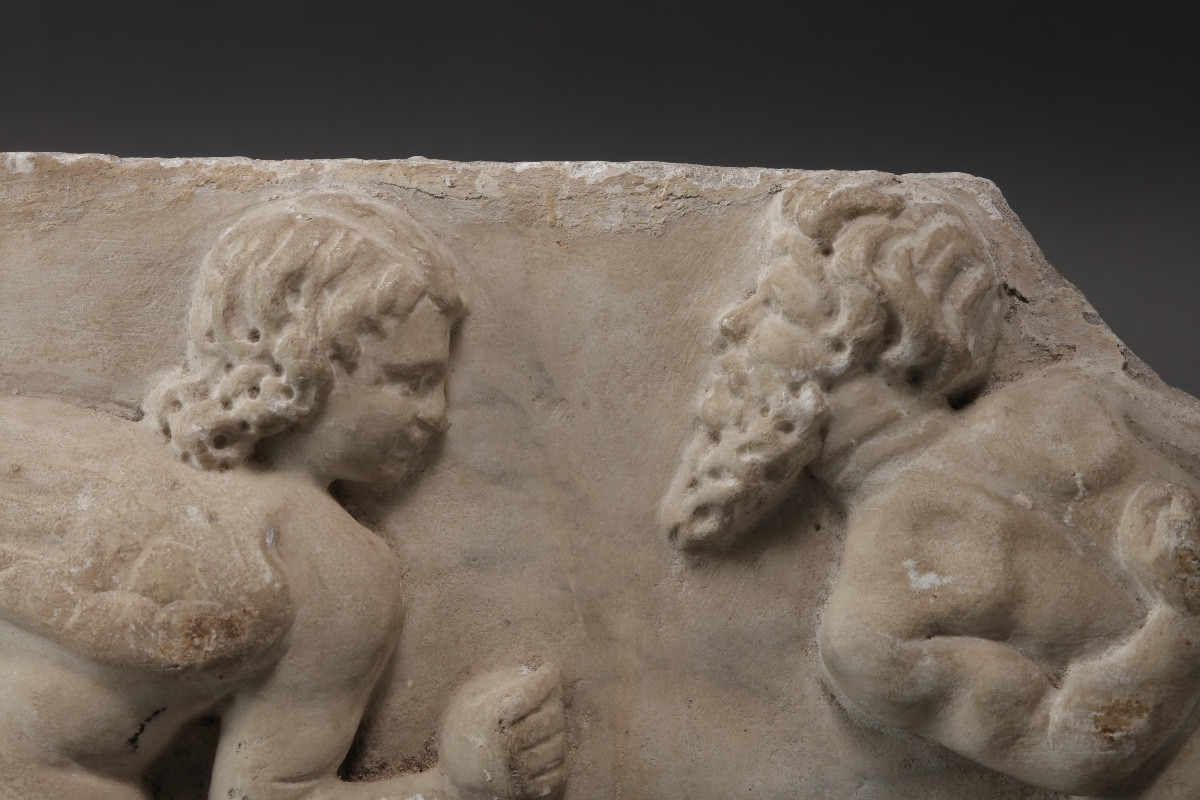 Bas-relief Depicting A Fight Between Eros And Pan, Roman Period, Circa 300 Ad.-photo-2