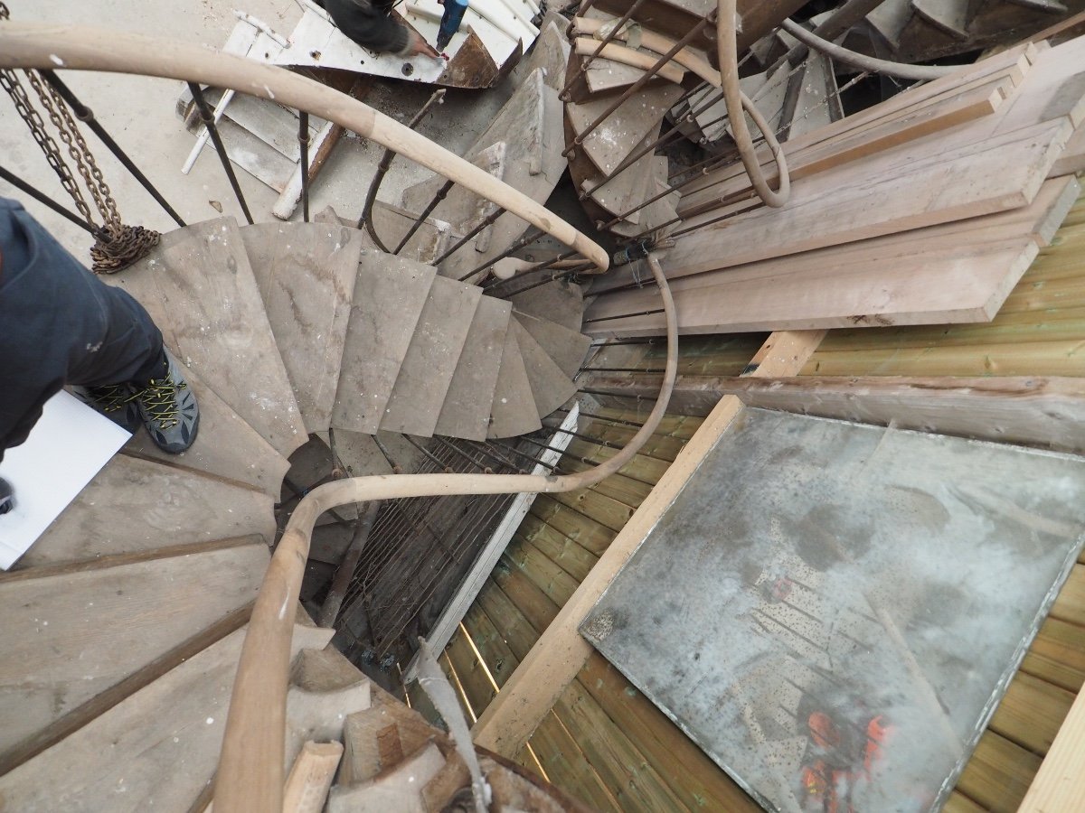 Escalier exceptionnel à noyau creux  "dit à noeud de cravate" (restauré)-photo-3