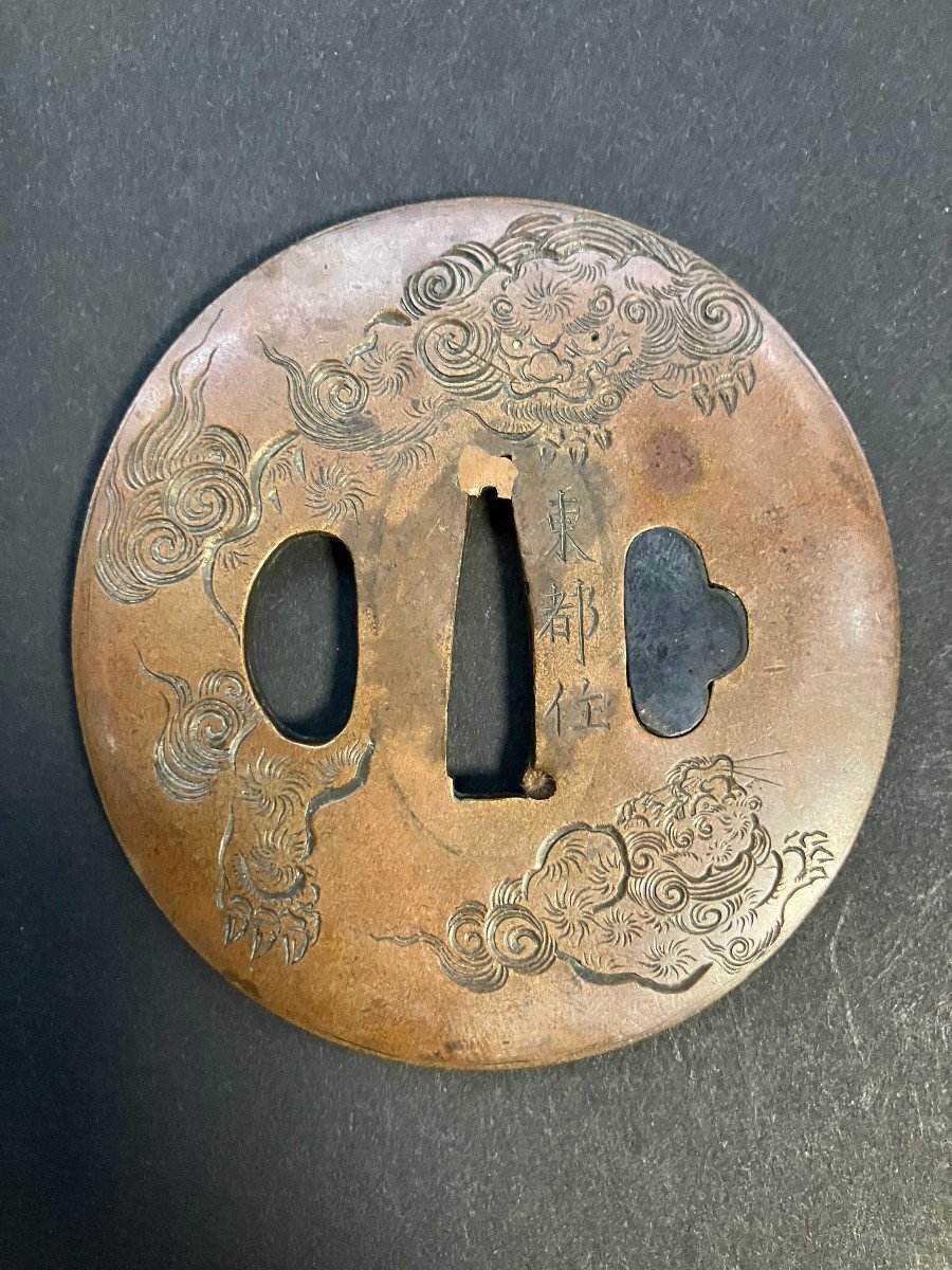 Tsuba Marugata Depicting Shishi In Suaka