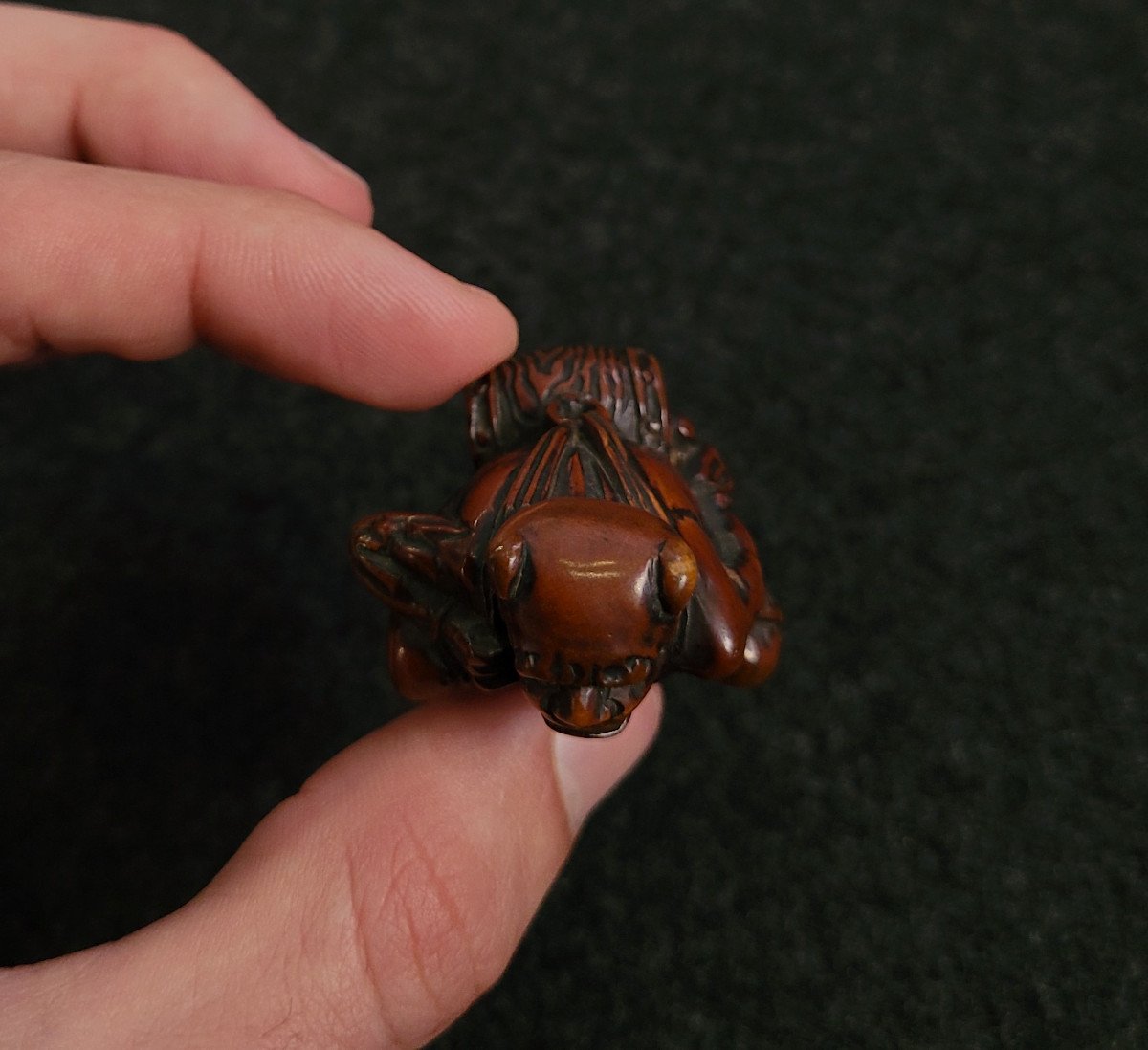 Netsuke - Crouching Raijin - Wood-photo-1