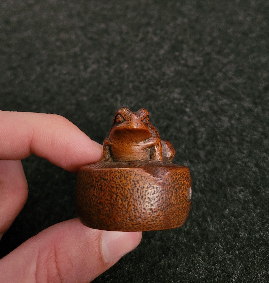 Netsuke - Toad At The Grindstone - Wood-photo-2