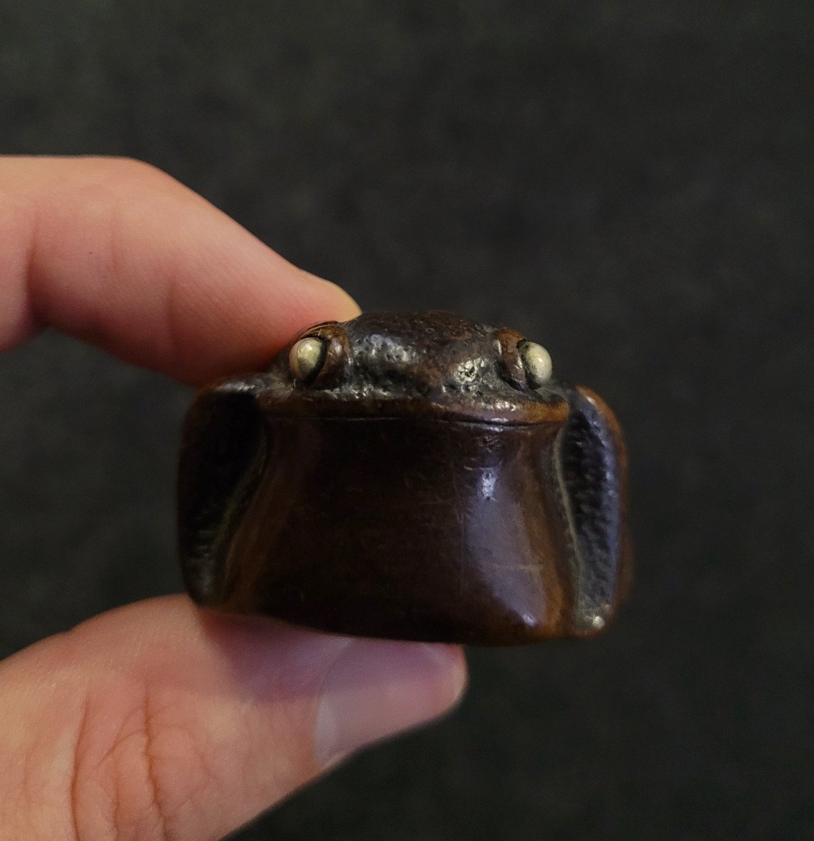 Netsuke -  Toad With Silver Metal Eyes - Wood -photo-2