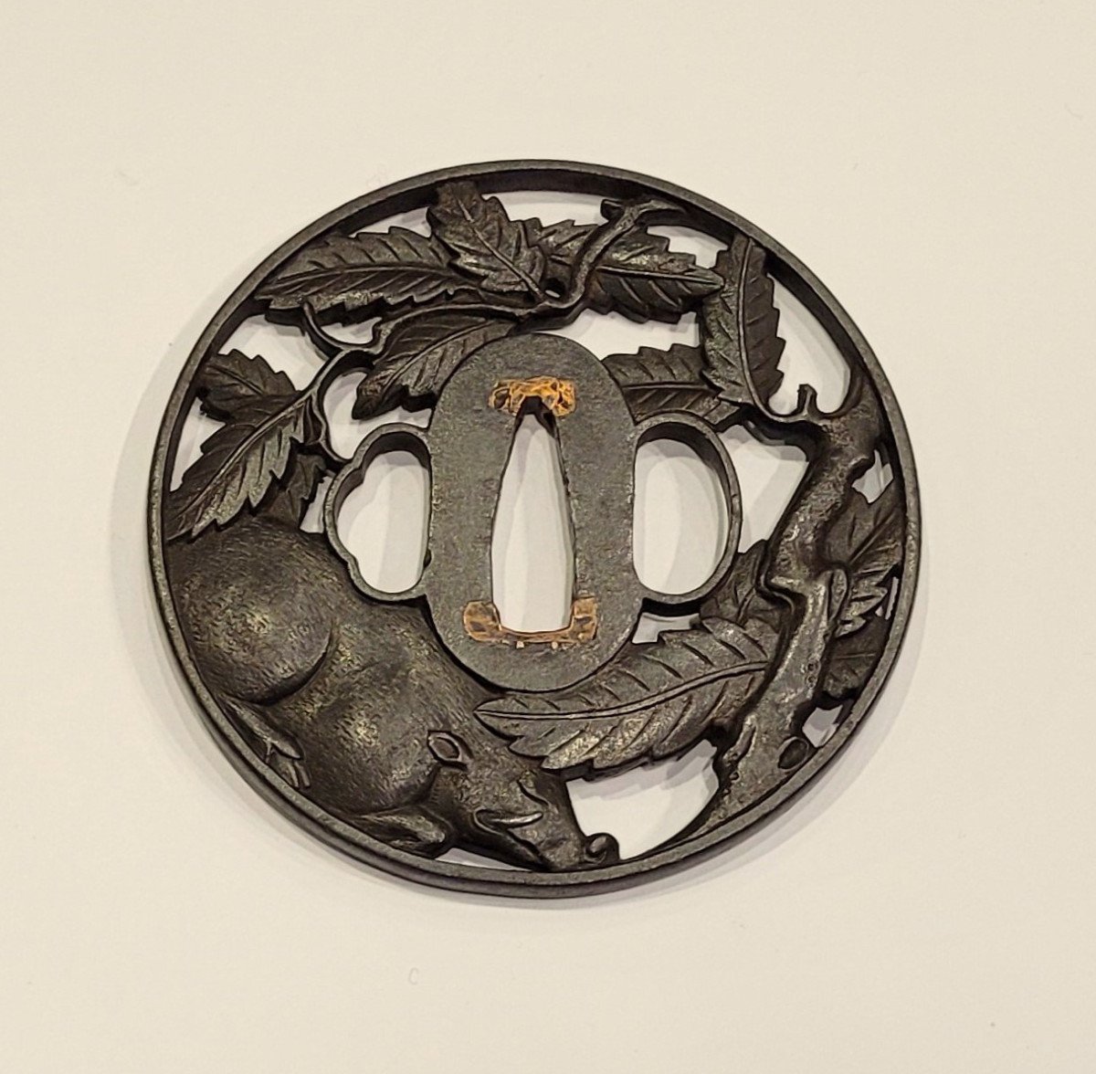 Tsuba Maru Gata In Iron - Boar And Oak Branches - Middle Edo - Shibuichi