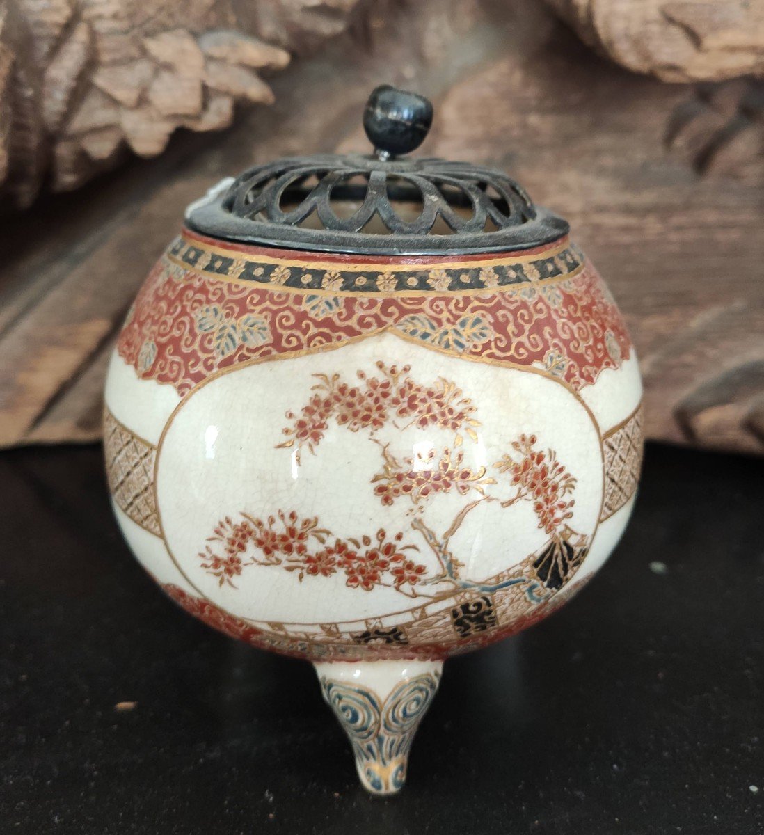 Small Satzuma Earthenware Incense Burner -photo-2