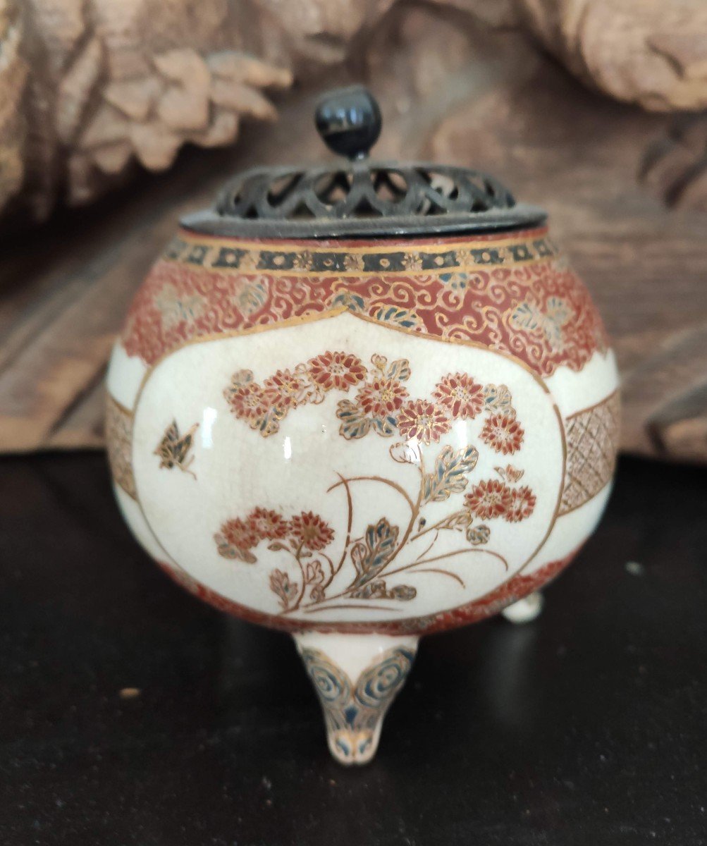 Small Satzuma Earthenware Incense Burner -photo-3