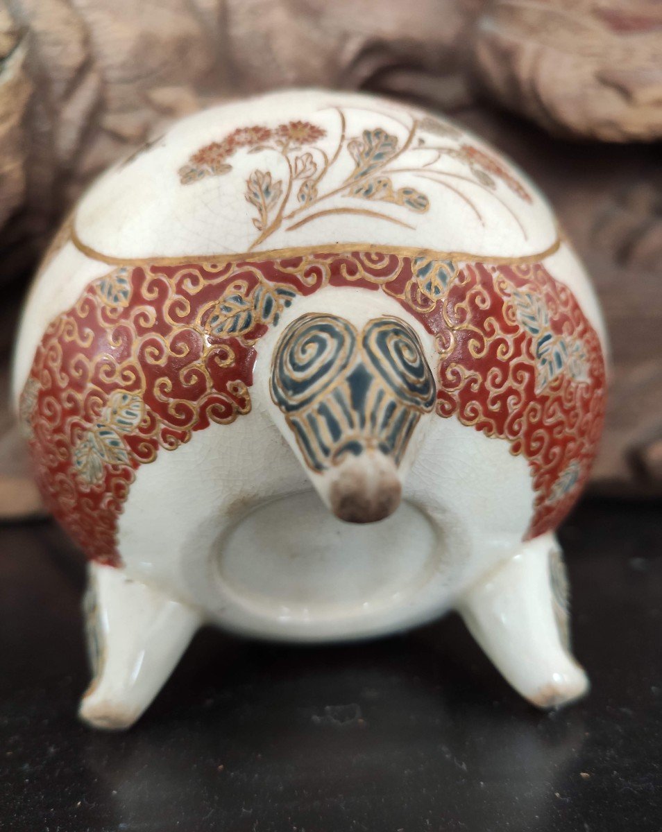 Small Satzuma Earthenware Incense Burner -photo-1