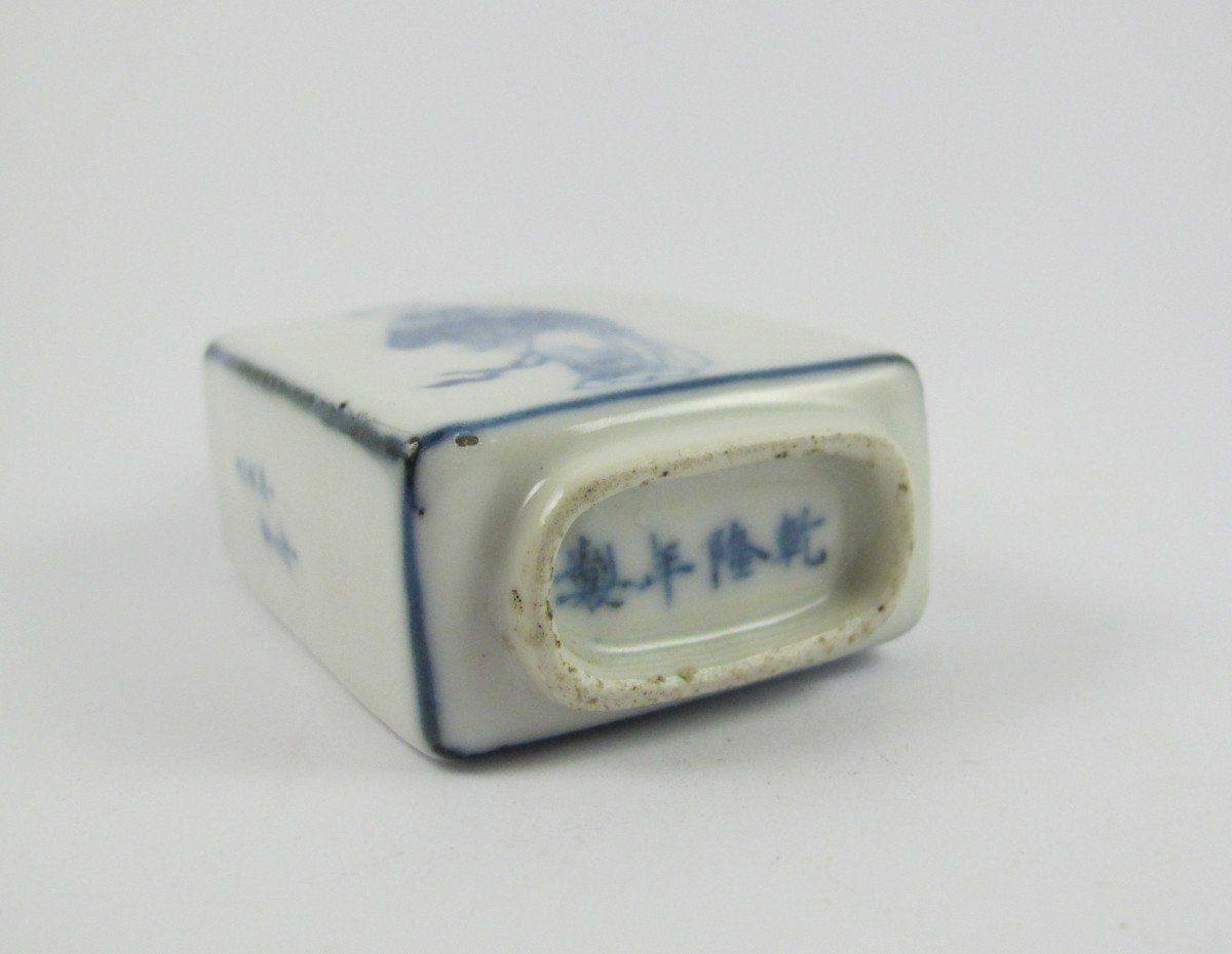 Chinese Blue And White Porcelain Snuffbox With Su Hui Decor-photo-1