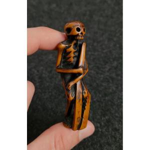 Netsuke - Squelette Et Sotoba - Bois