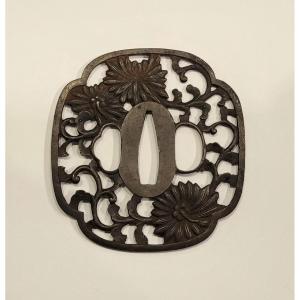 Iron Tsuba Mokko Gata - Chrysanthemum Decor - Edo Period 